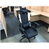 Image 2 : BLACK AND WHITE RACING STYLE GAMING CHAIR