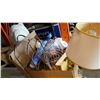 Image 2 : METAL WINE HOLDER COLLECTOR BEARS AND TABLE LAMP