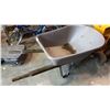 Image 1 : GRAY TRUE TEMPER WHEELBARROW