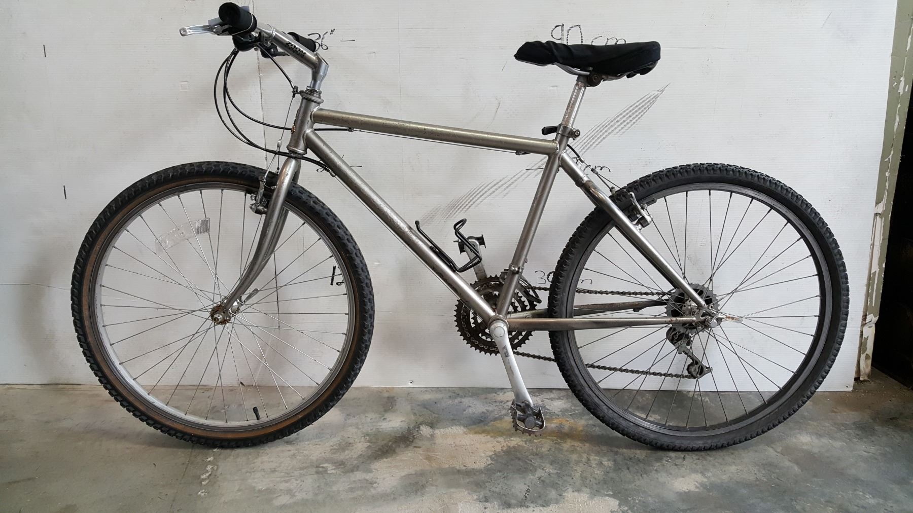 SILVER RALEIGH BIKE - Big Valley Auction
