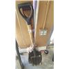 Image 2 : BUNDLE OF SHOVELS PITCHFORK