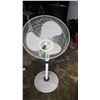 Image 1 : WHITE FLOOR FAN