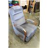 Image 2 : LAZBOY UPHOLSTERED RECLINER