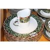 Image 2 : 8 PLACE SETTING BOWRING ORNAMENTS 18K GOLD CHINA SET