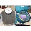 Image 2 : PYREX BAKEWARE SCALE AND BOWL