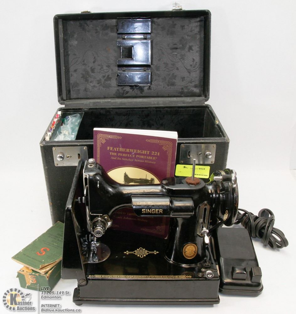 VINTAGE PORTABLE SINGER SEWING MACHINE IN CASE Kastner Auctions