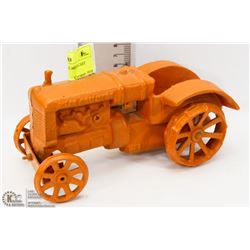 ARCADE ALLIS CHALMERS CAST IRON TRACTOR.