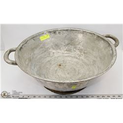 ANTIQUE METAL BREAD BOWL.