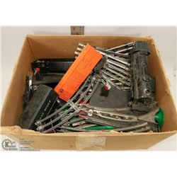 ESTATE ANTIQUE LIONEL TRAIN SET WITH CARS, TRACKS