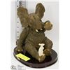 Image 1 : THE NATALIA COLLECTION ELEPHANT AND MOUSE STATUE