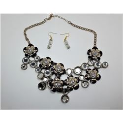6 - BLACK/CRYSTAL STATEMENT NECKLACE
