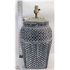 Image 1 : BLUE BASKET LOOKING TABLE LAMP