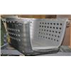 Image 1 : LARGE DOG CRATE.