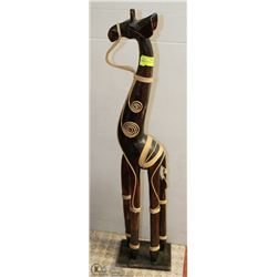 LARGE STANDING GIRAFFE