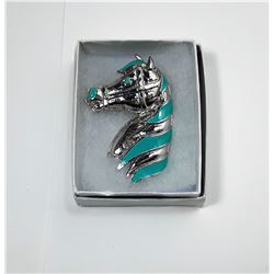 24 - SILVER TONE HORSE'S HEAD BROOCH