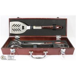 3PC BBQ SET WITH WOOD BOX - PYRAMID CORPORATION.