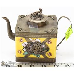 MINI CHINESE HAND PAINTED SQUARE TEAPOT.