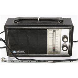 SANYO SOLID STATE VINTAGE RADIO.
