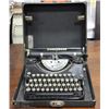 Image 1 : COLLECTIBLE UNDERWOOD MANUAL TYPEWRITER