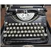 Image 2 : COLLECTIBLE UNDERWOOD MANUAL TYPEWRITER