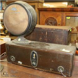ANTIQUE RADIOLA RADIO WITH EXTERNAL SPEAKER.