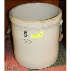 5 GAL MEDALTA CROCK.