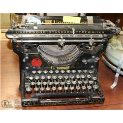 1920S UNDERWOOD TYPEWRITER.