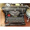 Image 1 : 1920S UNDERWOOD TYPEWRITER.