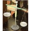 Image 1 : VINTAGE BALANCE SCALE - COLLECTIBLE