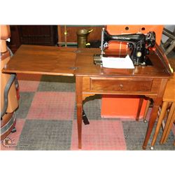 ANTIQUE SEWING MACHINE 1948 SINGER.