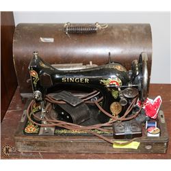 ANTIQUE PORTABLE SINGER SEWING MACHINE WITH