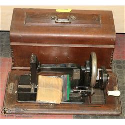 ANTIQUE SINGER #339 HAND OPERATED PORTABLE