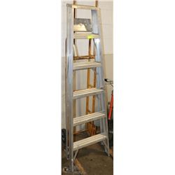 6' ALUMINUM LADDER