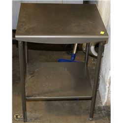 METAL INDOOR/OUTDOOR END TABLE