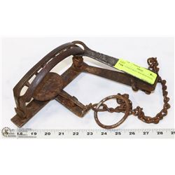 ANTIQUE WOLF TRAP WITH TEETH.