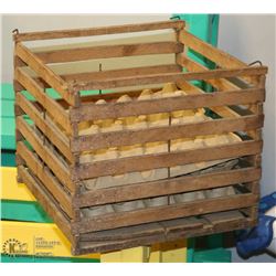 VINTAGE CANADIAN EGG SHIPPING CRATE WITH TRAYS.