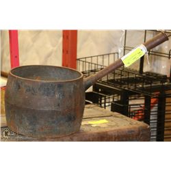 LARGE CAST IRON BEAN POT.