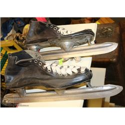 PAIR OF VINTAGE SPEED SKATES