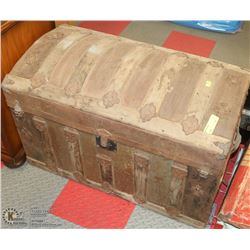 ANTIQUE TREASURE CHEST