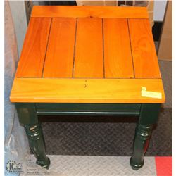 VINTAGE WOOD SIDE TABLE