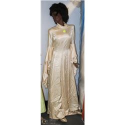 VINTAGE EARLY STORE MANNEQUIN WITH WIG AND