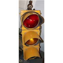1950S CHICAGO STOPLIGHT, WORKS - ALL METAL.