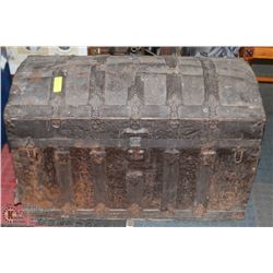 EARLY 1800S FRENCH TRAVELLING TRUNK