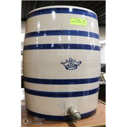 ANTIQUE FOUNTAIN SPOUT CROCK.