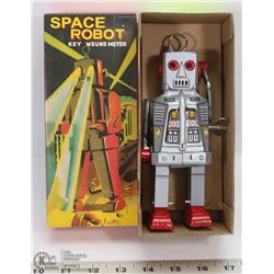 KEY WIND TIN SPACE ROBOT TOY WITH BOX