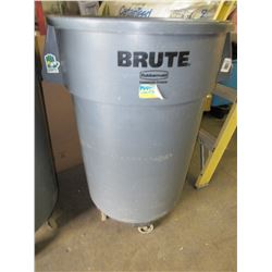 Brute Garbage Can on wheels/ wheels are easily removable / 44 gallon