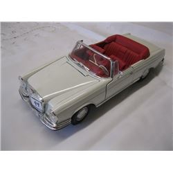 1:18 scale 1966 Mercedes 280 SE (Maisto)