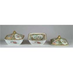 PAIR OF ROSE MEDALLION COVERED SERVING DISHES.