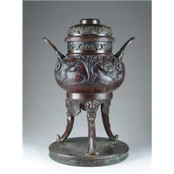 FINE BRONZE ORIENTAL KEROSENE LAMP.