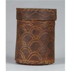 GOOD ALGONQUIN INDIAN DECORATED BIRCH BARK CONTAINER.